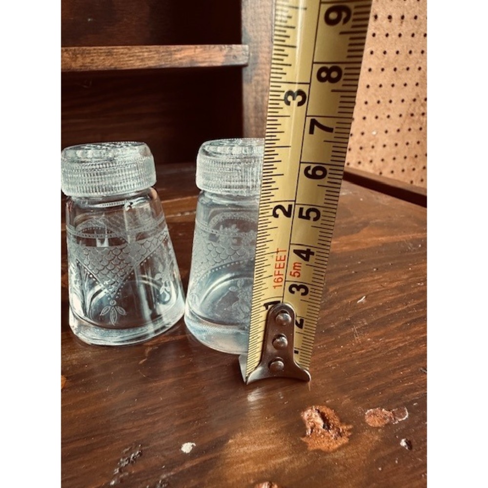 Vintage Etched Clear Glass Salt and Pepper Shakers Floral Lace Pattern Set of 2 - Picture 7 of 7